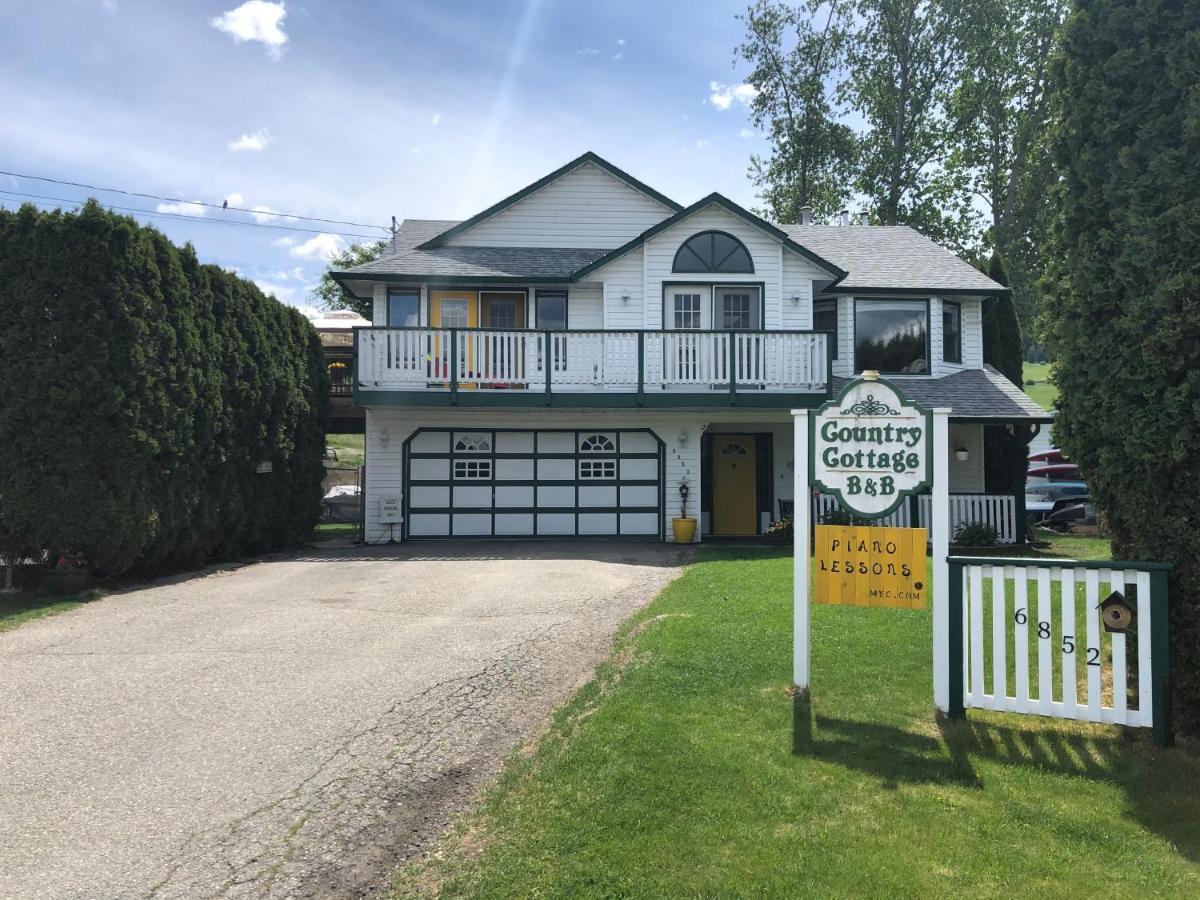 Country Cottage B&B Vernon Exterior photo